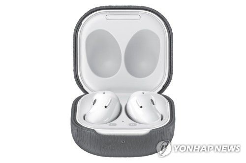 삼성전자, '갤럭시 버즈 라이브' 레더 커버 출시(서울=연합뉴스) 2020.11.20 [삼성전자 제공. 재판매 및 DB 금지] photo@yna.co.kr