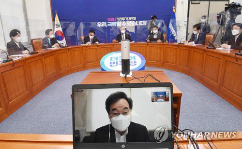 검찰총장 관련 발언하는 민주당 이낙연 대표(서울=연합뉴스) 하사헌 기자 = 더불어민주당 이낙연 대표가 25일 서울 여의도 국회에서 열린 최고위원회의에 화상으로 참석, 윤석열 검찰총장 관련 발언을 하고 있다. 2020.11.25 toadboy@yna.co.kr