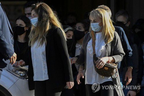 마라도나의 전 부인(오른쪽)과 딸 달마 [AFP=연합뉴스]