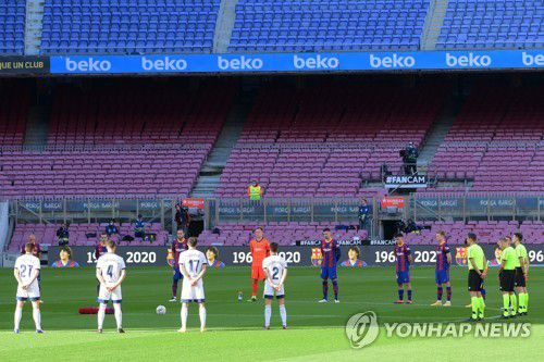 경기 시작 전 추모 묵념[AFP=연합뉴스]