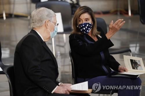 공화당 매코널 상원 원내대표(왼쪽)와 민주당 펠로시 하원 의장[EPA=연합뉴스 자료사진]