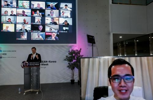 우승 소감 발표하는 미얀마 스타트업 기업 관계자[한-아세안센터 제공]