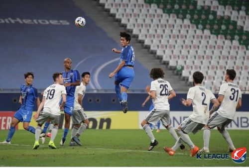멜버른과의 16강전에서 울산 원두재의 헤딩슛 장면.[한국프로축구연맹 제공. 재판매 및 DB 금지]