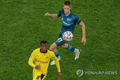 제니트와의 경기에 출전한 무코코(18번)[AFP=연합뉴스]