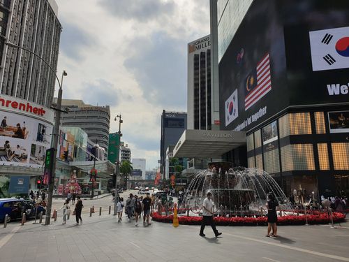 쿠알라룸푸르 대형 전광판에 '한-말레이시아 수교 60년 기념 영상'[주말레이시아 한국대사관 제공]