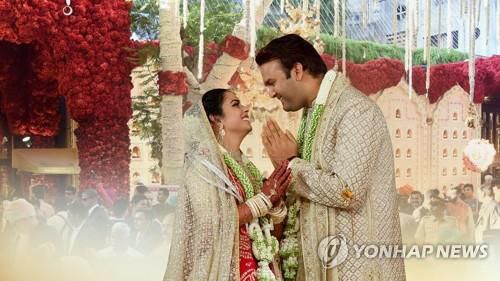 2018년 초호화 결혼식을 올린 인도 갑부 무케시 암바니의 딸 이샤 암바니(왼쪽). [연합뉴스TV 제공. CG]