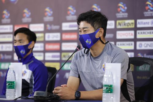 기자회견에 나선 울산 현대 김도훈 감독(오른쪽)과 정동호[한국프로축구연맹 제공. 재판매 및 DB 금지]