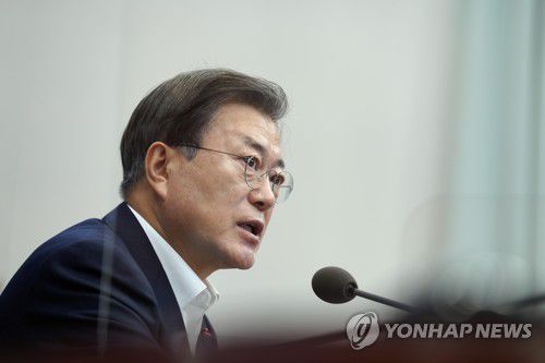 발언하는 문 대통령(서울=연합뉴스) 김주성 기자 = 문재인 대통령이 14일 청와대에서 수석·보좌관 회의를 주재하고 있다.  utzza@yna.co.kr