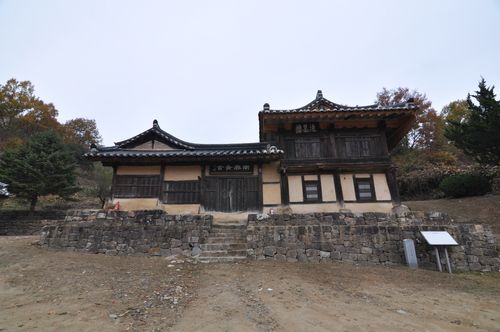 남흥재사 정면[문화재청 제공. 재판매 및 DB 금지]