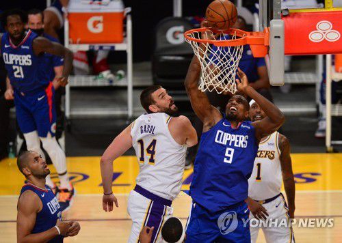 LA 레이커스와 LA 클리퍼스의 시범 경기 모습. [로이터=연합뉴스] Mandatory Credit: Gary A. Vasquez-USA TODAY Sports