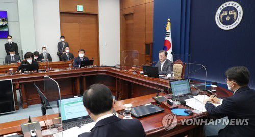 발언하는 문 대통령(서울=연합뉴스) 이진욱 기자 = 문재인 대통령이 29일 오전 청와대에서 열린 국무회의에서 발언하고 있다. cityboy@yna.co.kr