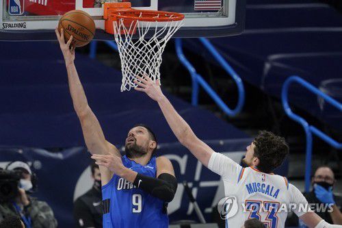 슛하는 올랜도의 니콜라 부세비치[AP=연합뉴스 자료사진]