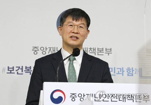 2021년 의사 국시 시행 방안은?(세종=연합뉴스) 김주형 기자 = 이기일 보건복지부 보건의료정책실장이 31일 오전 세종시 정부세종청사에서 2021년 의사 국시 시행방안에 대한 취재진의 질문에 답변하고 있다.  kjhpress@yna.co.kr