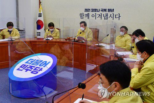 발언하는 이낙연 대표(서울=연합뉴스) 하사헌 기자 = 더불어민주당 이낙연 대표가 6일 오전 국회에서 열린 최고위원회의에서 발언하고 있다. 2021.1.6 toadboy@yna.co.kr