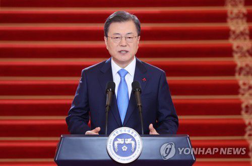 신년사 하는 문 대통령(서울=연합뉴스) 최재구 기자 = 문재인 대통령이 11일 청와대에서 신년사를 하고 있다.  jjaeck9@yna.co.kr