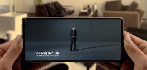 LG전자 '롤러블 스마트폰' CES서 공개(서울=연합뉴스) LG전자가 11일(현지시간) 개막한 정보기술(IT)·가전 박람회 'CES(소비자가전전시회) 2021'에서 공개한 롤러블(둘둘 말아 접는 형태) 스마트폰의 평소 모습. 2021.1.12
    [LG CES 행사 영상 캡처. 재판매 및 DB 금지] photo@yna.co.kr