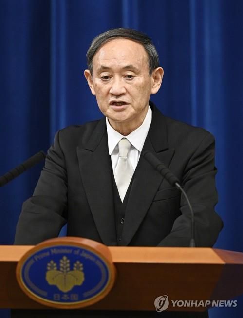 작년 9월 16일 취임 후 첫 기자회견을 열고 있는 스가 요시히데 총리. [교도=연합뉴스 자료사진]