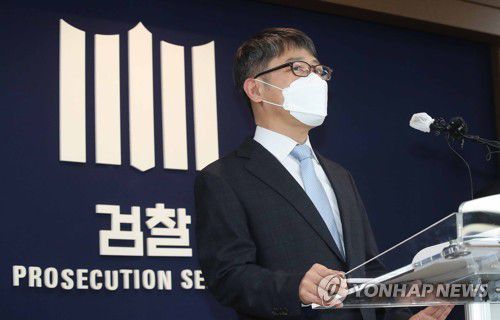 검찰 세월호특수단, 최종 수사결과 발표(서울=연합뉴스) 서명곤 기자 = 임관혁 세월호 참사 특별수사단 단장이 19일 오후  서울 서초구 서울중앙지검 브리핑실에서 그동안 수사해온 세월호 관련 사건들의 처분 결과를 발표하고 있다.  seephoto@yna.co.kr