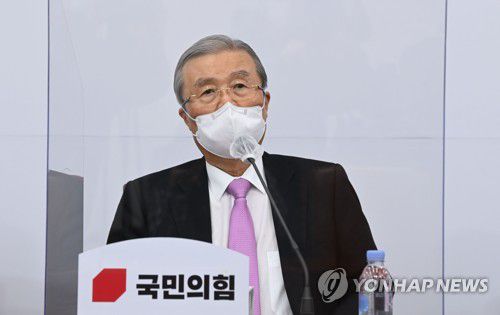 발언하는 김종인 비대위원장(서울=연합뉴스) 안정원 기자 = 국민의힘 김종인 비상대책위원장이 20일 오전 국회에서 열린 국민의힘 코로나19 대책특위 회의에서 발언하고 있다.  jeong@yna.co.kr