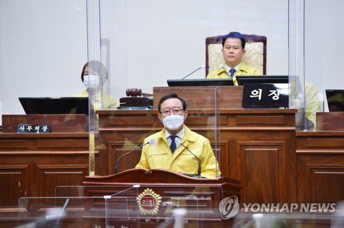 울산시의회, 올해 첫 임시회 개회(울산=연합뉴스) 이상현 기자 =  21일 울산시의회 본회의장에서 올해 첫 임시회가 열리고 있다. 2021.1.21 leeyoo@yna.co.kr