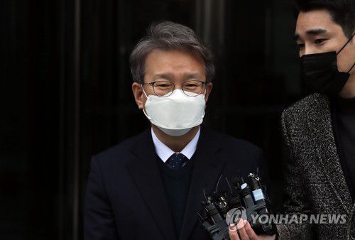 기자들 질문에 답하는 권칠승 후보자(서울=연합뉴스) 한상균 기자 = 2021.1.22 xyz@yna.co.kr