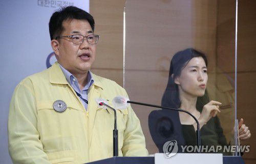 코로나19 정례브리핑 하는 손영래 사회전략반장(서울=연합뉴스) 김승두 기자 = 손영래 중앙사고수습본부 사회전략반장이 24일 정부서울청사에서 신종 코로나바이러스 감염증(코로나19) 대응 현황 등에 대해 비대면 정례브리핑을 하고 있다. 2021.1.24 kimsdoo@yna.co.kr
