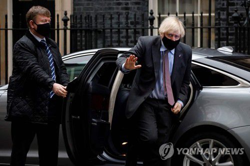총리관저로 돌아오는 보리스 존슨 영국 총리 [AFP=연합뉴스]