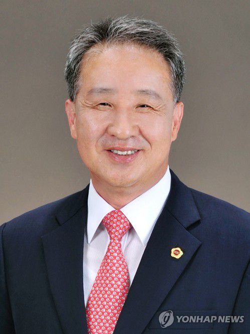 윤정록 울산시의원 "울산대 유물 외지 유출 막아야"(울산=연합뉴스) 울산대 박물관 유물의 김해박물관 이관 방지대책을 울산시가 세워달라고 요구한 울산시의회 윤정록 의원. 2021.1.28 [울산시의회 제공.재판매 및 DB 금지]