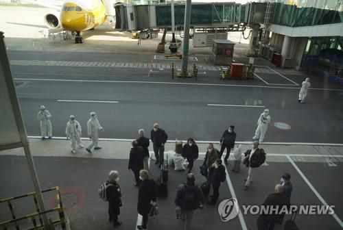 '코로나19 기원 밝혀질까' 중국 우한 도착한 WHO 조사팀[AP=연합뉴스]