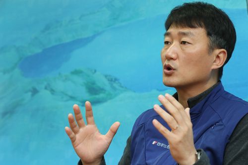 연합뉴스와 인터뷰하는 양경수 민주노총 위원장(서울=연합뉴스) 백승렬 기자 = 양경수 민주노총 위원장이 지난 28일 서울 중구 정동 민주노총 위원장실에서 연합뉴스와 인터뷰하고 있다. 2021.1.28 srbaek@yna.co.kr (끝)