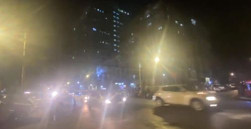 쿠데타에 항의해 양곤 시내에서 2일 저녁 시민들이  차량 경적을 울리고 냄비를 두들기는 소리를 냈다며 한 네티즌이 올린 동영상 캡처. 2021.2.2
[Aung Naing Soe 트위터 캡처. 재판매 및 DB 금지]