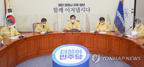 최고위원회의에서 발언하는 이낙연 대표(서울=연합뉴스) 하사헌 기자 = 더불어민주당 이낙연 대표가 3일 국회에서 열린 최고위원회의에서 발언하고 있다. toadboy@yna.co.kr