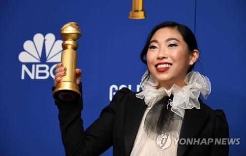 골든글로브 여우주연상 수상한 배우 아콰피나[EPA=연합뉴스 자료사진]