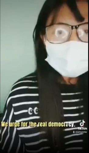 한국어로 쿠데타 규탄 및 시민불복종 지지 메시지를 발표하는 만달레이 외대 학생[페이스북 캡처. 재판매 및 DB 금지]