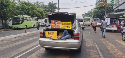 '고장난 차 버려두기' 시위에 참여한 시위대 모습. 2021.2.18[Duwun 트위터 캡처. 재판매 및 DB 금지]