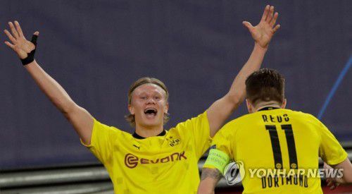 득점 후 기뻐하는 엘링 홀란(왼쪽)[EPA=연합뉴스]