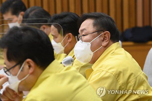 발언하는 김태년 원내대표(서울=연합뉴스) 하사헌 기자 = 더불어민주당 김태년 원내대표가 18일 오전 국회에서 열린 정책조정회의에서 발언하고 있다. 2021.2.18 toadboy@yna.co.kr