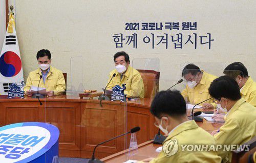 최고위 발언하는 이낙연(서울=연합뉴스) 진성철 기자 = 더불어민주당 이낙연 대표가 19일 국회에서 열린 최고위원회의에서 발언하고 있다. zjin@yna.co.kr