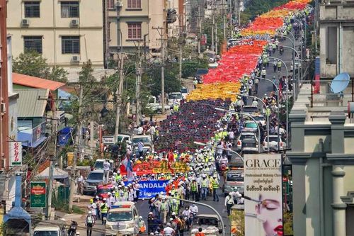 만달레이에서 열린 쿠데타 규탄 시위. 2021.2.26[트위터 캡처. 재판매 및 DB 금지]