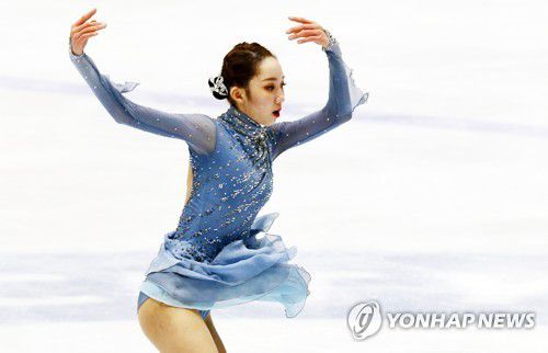 연기 펼치는 김예림(의정부=연합뉴스) 김병만 기자 = 26일 의정부실내빙상장에서 열린 제75회 전국남녀 피겨스케이팅 종합선수권대회 여자 시니어 프리스케이팅에서 김예림이 연기를 펼치고 있다.     2021.2.26 kimb01@yna.co.kr