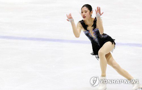 감정 연기 이해인(의정부=연합뉴스) 김병만 기자 = 26일 의정부실내빙상장에서 열린 제75회 전국남녀 피겨스케이팅 종합선수권대회 여자 시니어 프리스케이팅에서 이해인이 연기를 펼치고 있다.     2021.2.26 kimb01@yna.co.kr