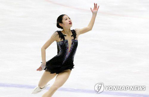 연기 펼치는 이해인(의정부=연합뉴스) 김병만 기자 = 26일 의정부실내빙상장에서 열린 제75회 전국남녀 피겨스케이팅 종합선수권대회 여자 시니어 프리스케이팅에서 이해인이 연기를 펼치고 있다.     2021.2.26 kimb01@yna.co.kr