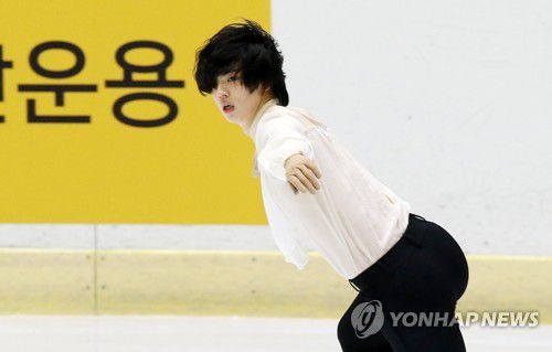 연기 펼치는 차준환(의정부=연합뉴스) 김병만 기자 = 26일 의정부실내빙상장에서 열린 제75회 전국남녀 피겨스케이팅 종합선수권대회 남자 시니어 프리스케이딩에서 차준환이 연기를 펼치고 있다. 2021.2.26 kimb01@yna.co.kr