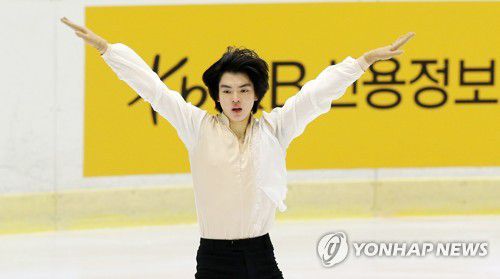 연기 펼치는 차준환(의정부=연합뉴스) 김병만 기자 = 26일 의정부실내빙상장에서 열린 제75회 전국남녀 피겨스케이팅 종합선수권대회 남자 시니어 프리스케이딩에서 차준환이 연기를 펼치고 있다. 2021.2.26 kimb01@yna.co.kr