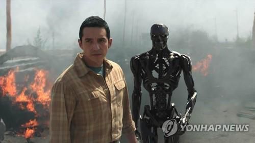 영화 '터미네이터: 다크 페이트'의 한 장면. [월트디즈니컴퍼니 코리아 제공=연합뉴스. 재배부 및 DB 금지]