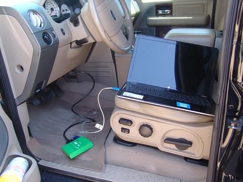 자동차 블랙박스에서 정보를 다운로드하는 장면[미 사고차량 블랙박스 정보 처리업체 홈페이지 캡처·재판매 및 DB 금지]