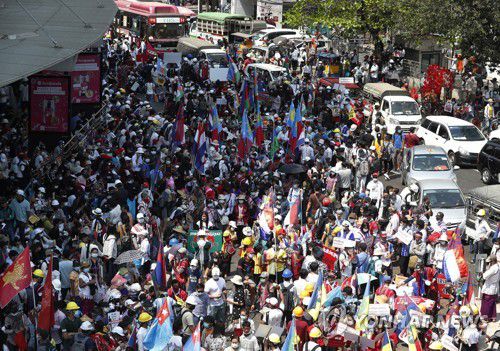 쿠데타에 반대하는 미얀마 시민들의 시위[EPA=연합뉴스 자료사진]