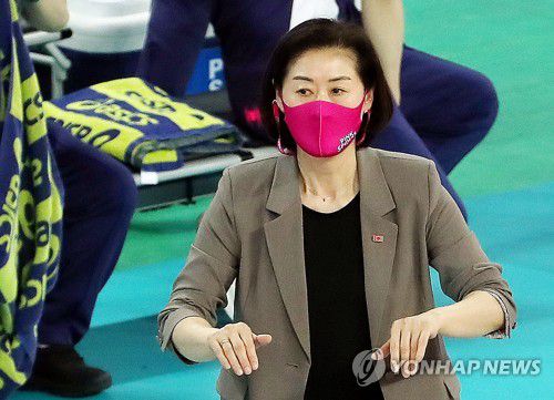 작전 지시하는 박미희 감독[연합뉴스 자료사진]