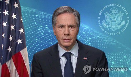 유엔인권이사회서 화상 연설하는 블링컨 미 국무장관토니 블링컨 미국 국무장관이 2021년 2월 24일(현지시간) 스위스 제네바에서 열리는 제46차 정기 이사회에 화상으로 참가해 연설하고 있다. 미국이 유엔 인권이사회에 복귀한 것은 약 3년 만이다. 도널드 트럼프 전 대통령은 2018년 6월 인권이사회가 이스라엘에 편견과 반감을 보이면서 미국이 요구하는 개혁을 외면한다며 탈퇴했다. [유엔 TV 제공 영상 캡처. 판매·광고 금지]