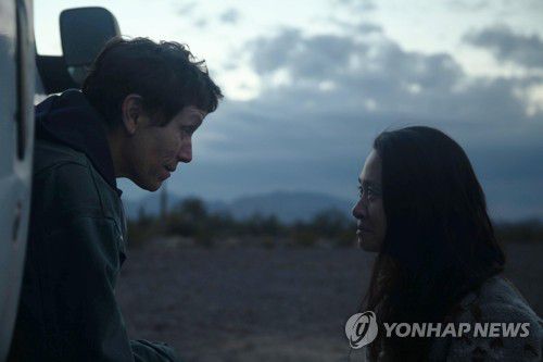 영화 '노매드랜드' 주연 프란시스 맥도맨드(좌)와 클로이 자오 감독(우)[월트디즈니컴퍼니 코리아 제공. 재판매 및 DB 금지]